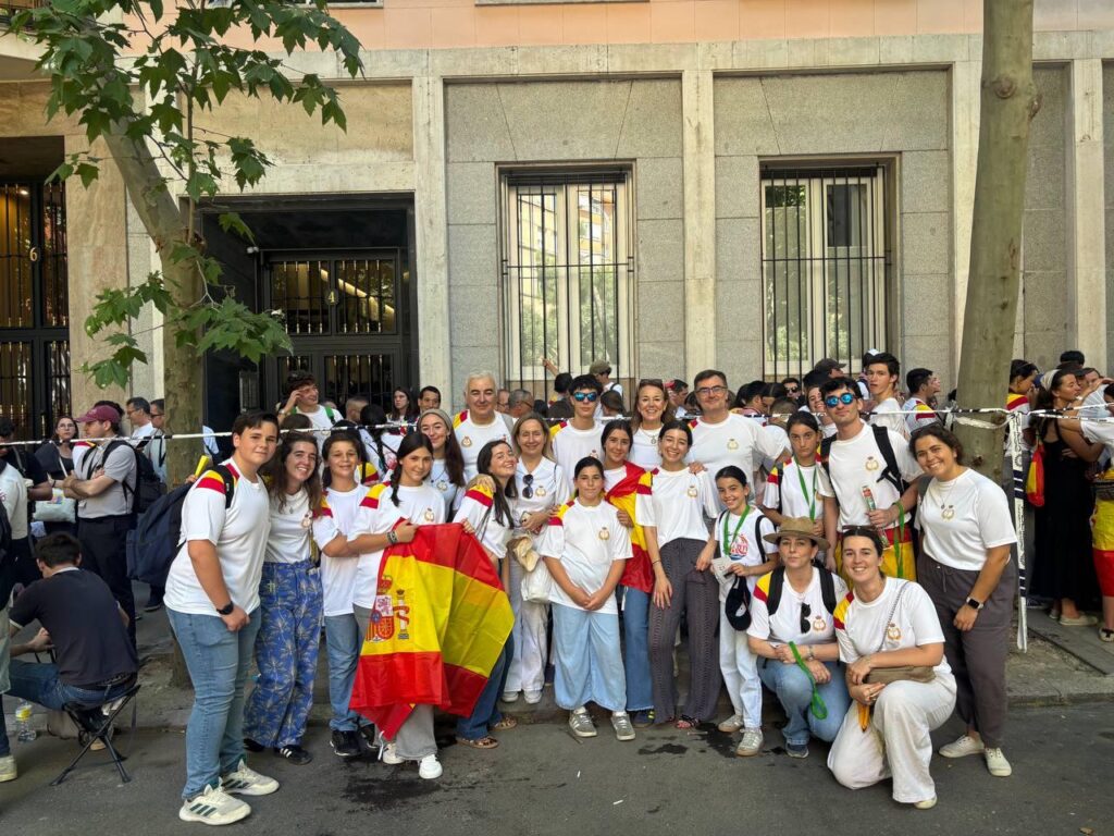 Grupo de voluntarios de la Parroquia de la Armada